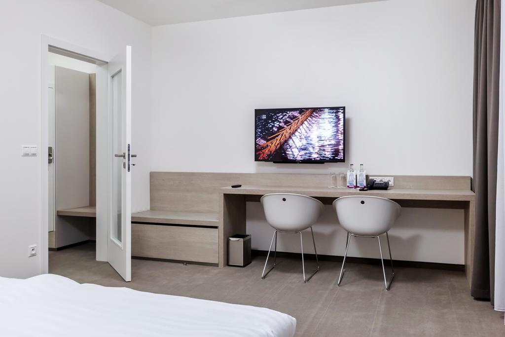 Hotel Morava Otrokovice Szoba fotó