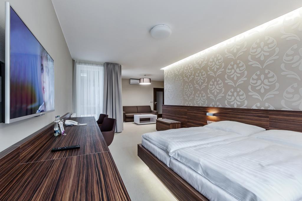 Hotel Morava Otrokovice Szoba fotó