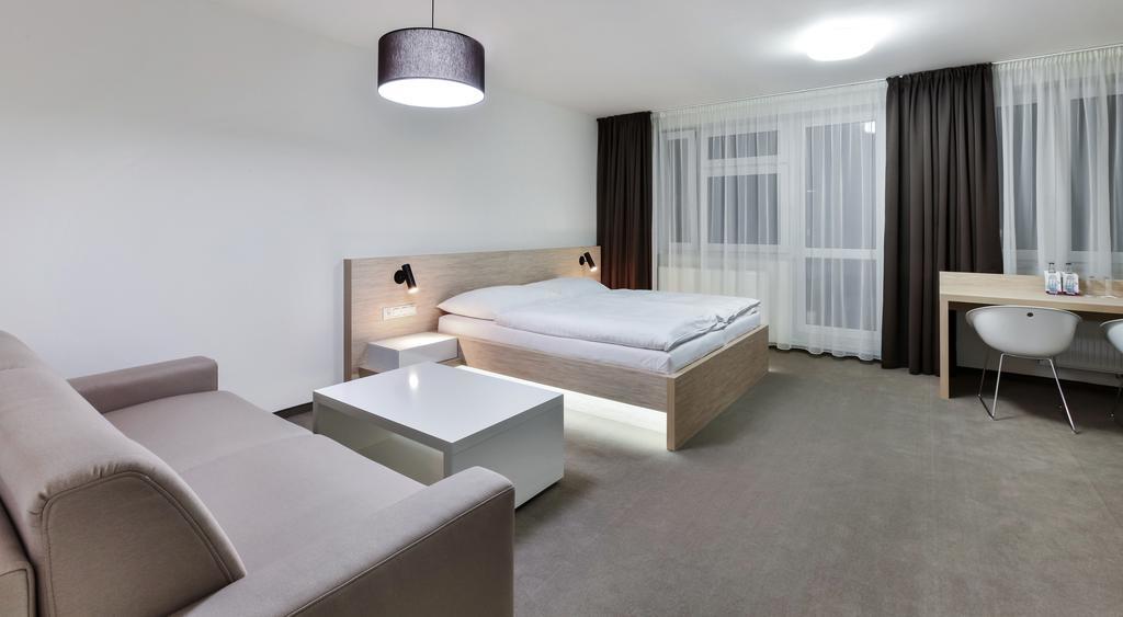 Hotel Morava Otrokovice Szoba fotó