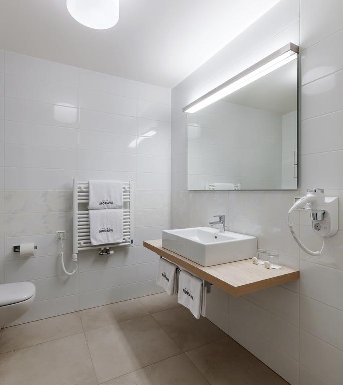 Hotel Morava Otrokovice Szoba fotó