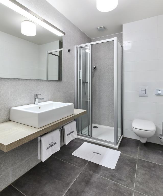 Hotel Morava Otrokovice Szoba fotó