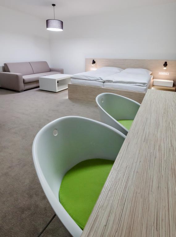 Hotel Morava Otrokovice Szoba fotó