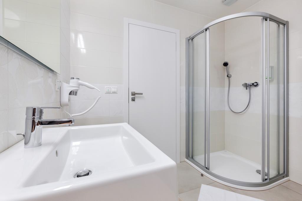 Hotel Morava Otrokovice Szoba fotó