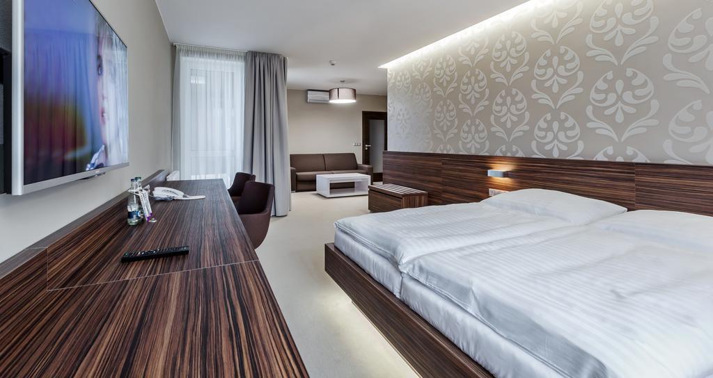 Hotel Morava Otrokovice Szoba fotó