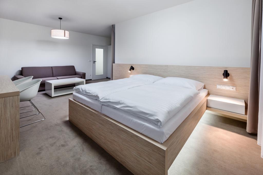 Hotel Morava Otrokovice Szoba fotó