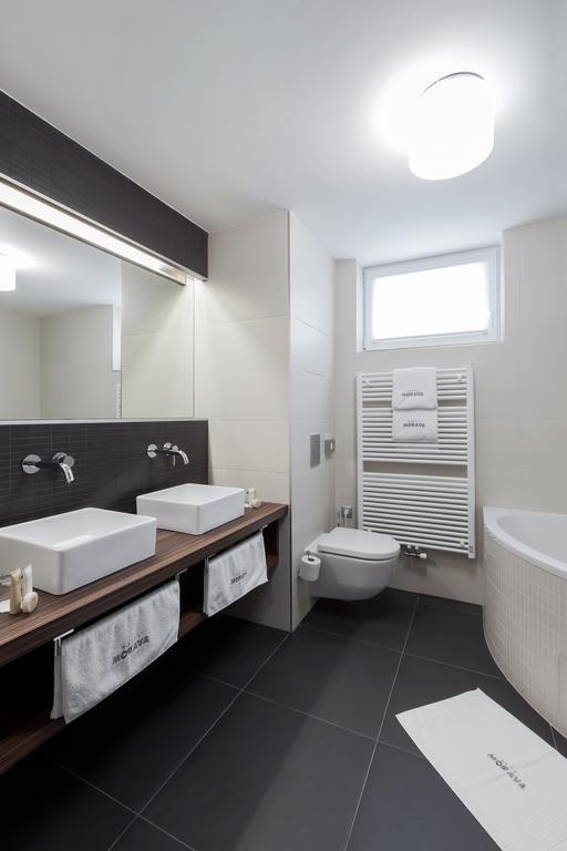 Hotel Morava Otrokovice Szoba fotó